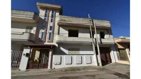 Appartamento allo stato rustico Copertino