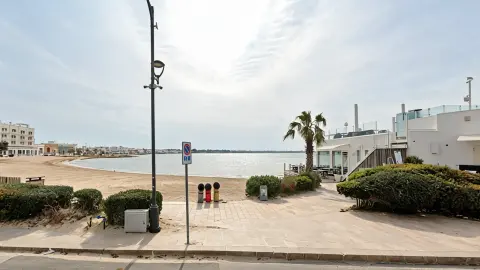 Trilocale in vendita a Porto Cesareo, 2 bagni a 50 m dal mare