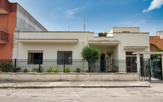 Indipendenti in vendita a Lizzanello — foto 3