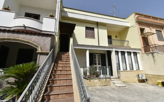 Casa indipendente a Trepuzzi, 122 mq con mansarda